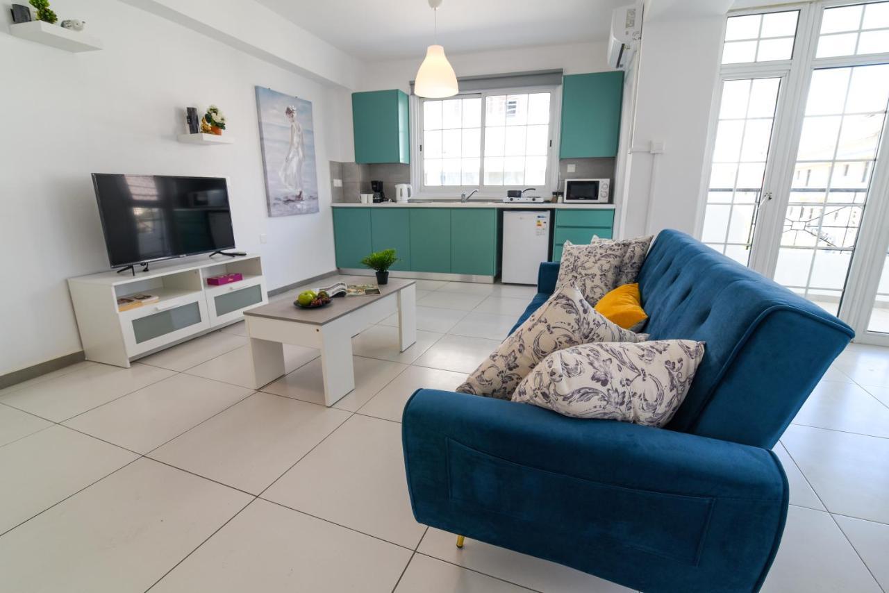 Jana'S 2-Br Apartment In Larnaca Exterior photo